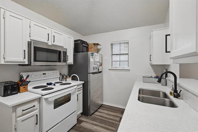Foto del edificio - 8738 Hawthorne St