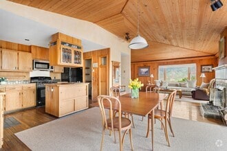 Building Photo - 2020 Juniper Hill Rd