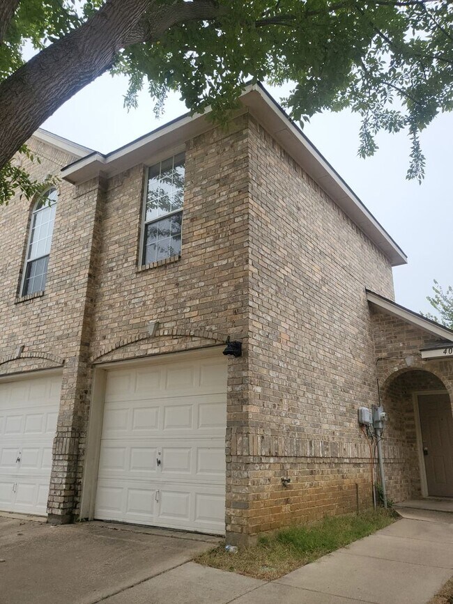 Foto del edificio - 4030 Cottage Park Ct