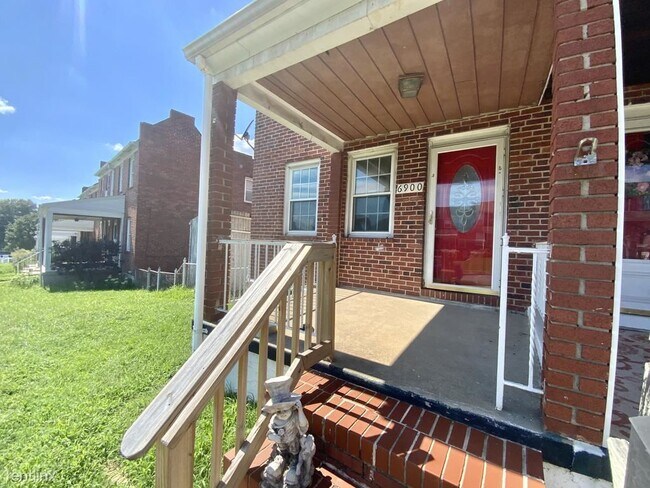 Foto del edificio - 3 br, 1.5 bath Townhome - 6900 Eastbrook Ave