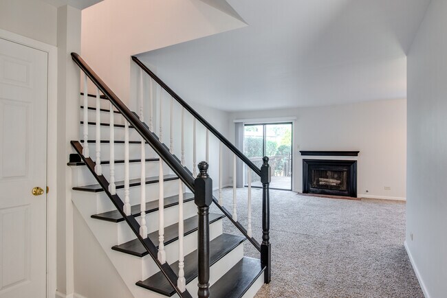 Foto del edificio - 889 Heatherbrook Ct