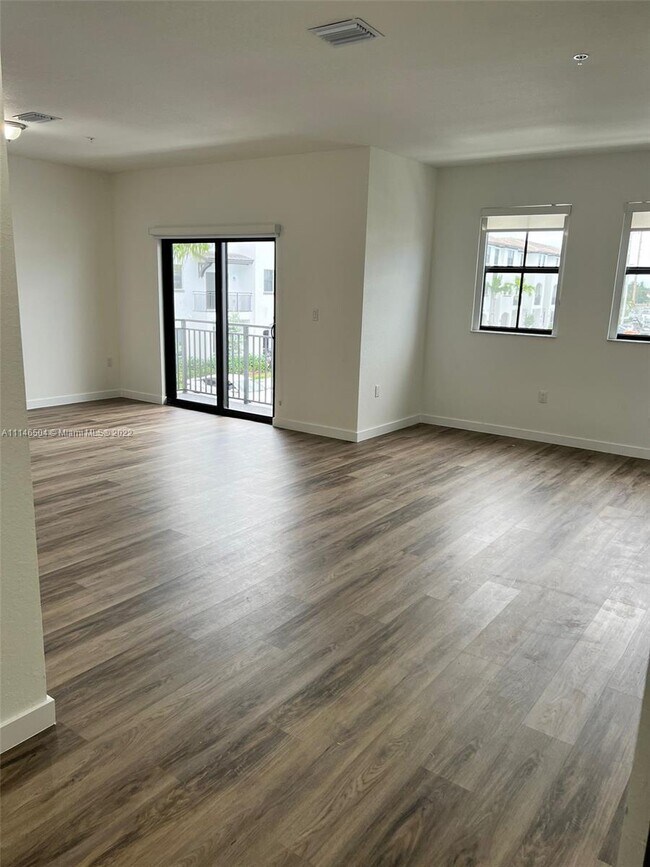 Foto del edificio - 15540 SW 136th St