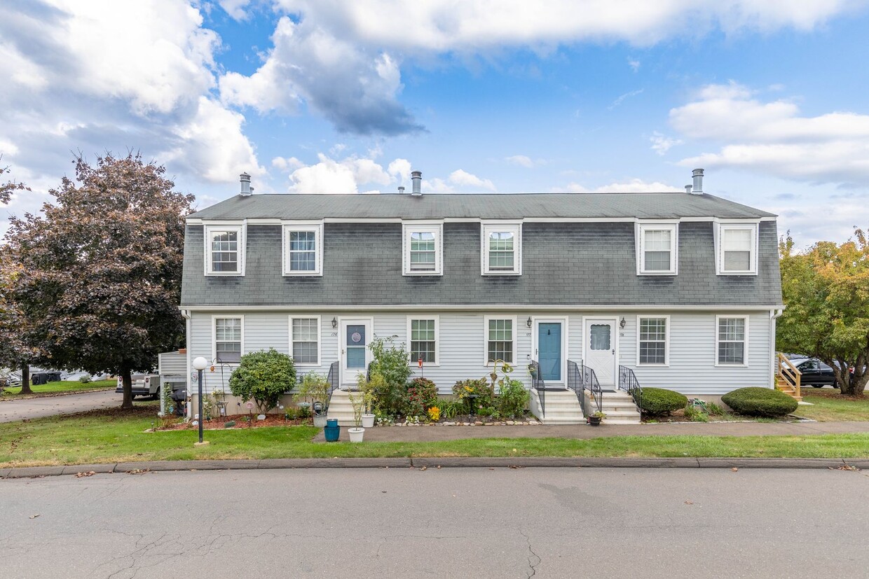 Primary Photo - 2 Bedroom, 1.5 Bathroom Townhouse