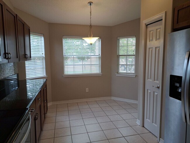 Foto del edificio - 3413 Jasmine Trace Ln