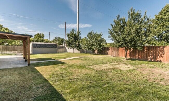 Foto del edificio - 7006 Newlin Cir