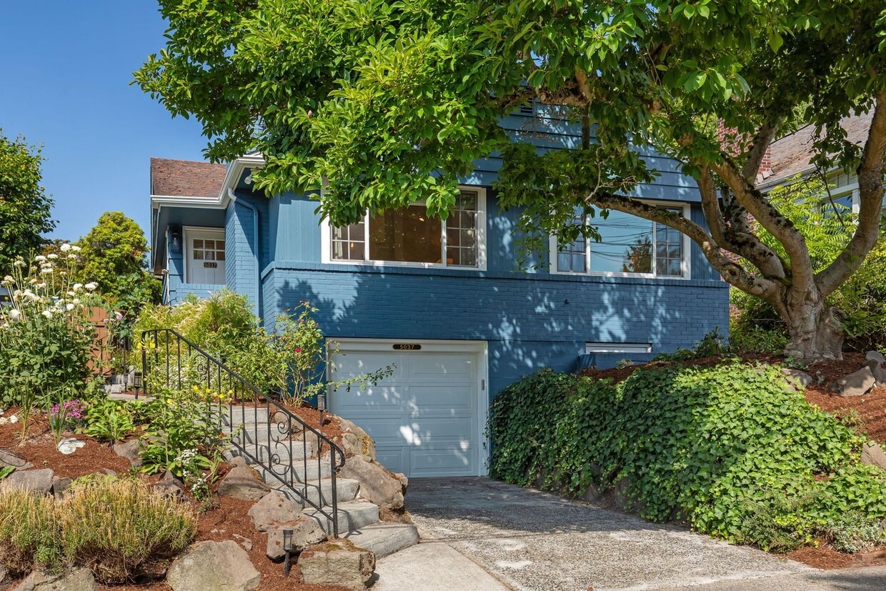 Primary Photo - Bryant Home