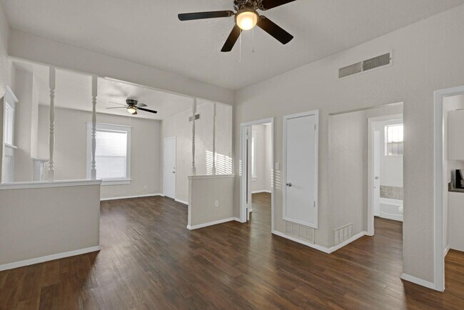 Foto del edificio - 408 Nino Aguilera St