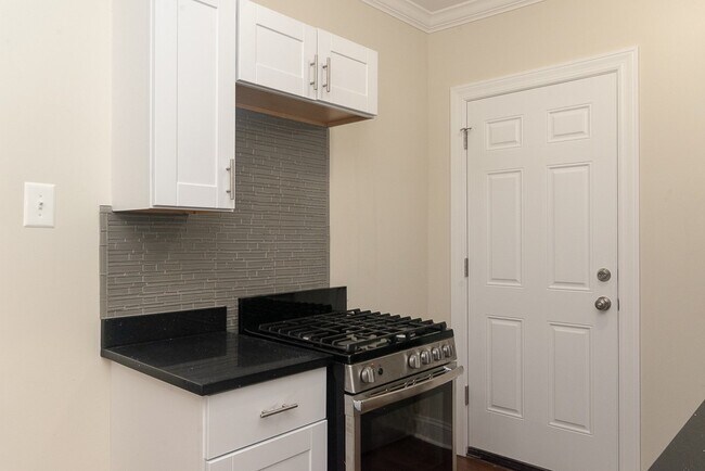 Foto del edificio - 3817 N Greenview Ave