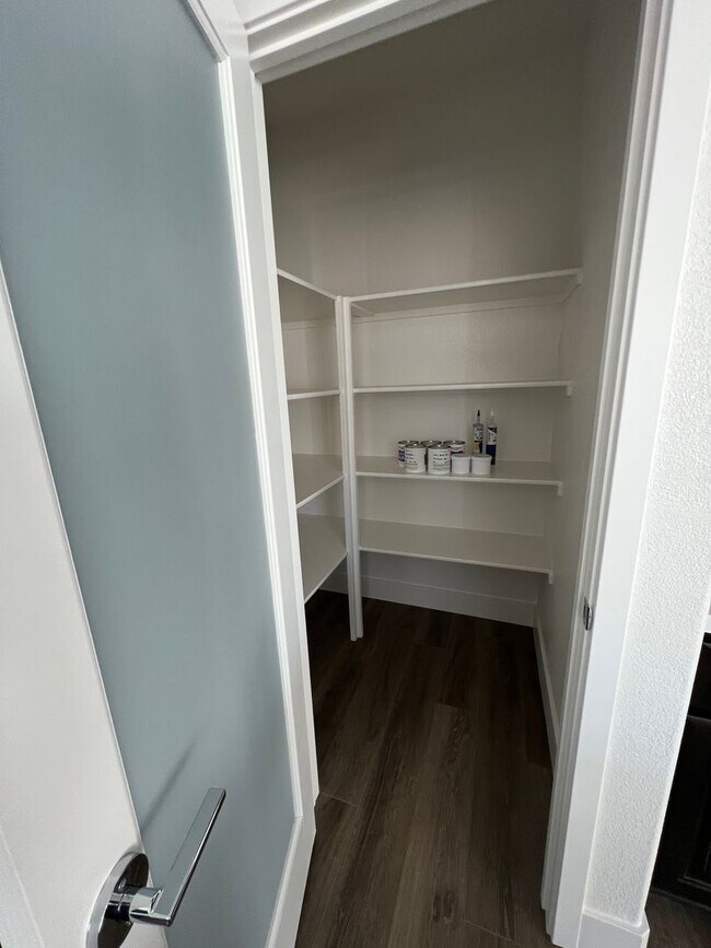 Foto del edificio - Gorgeous Nearly New Home With Solar 4 Bed,...