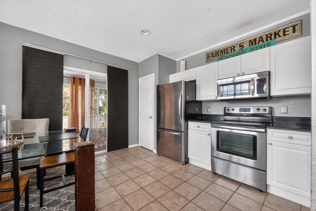 Building Photo - 4204 Plantation Cove Dr