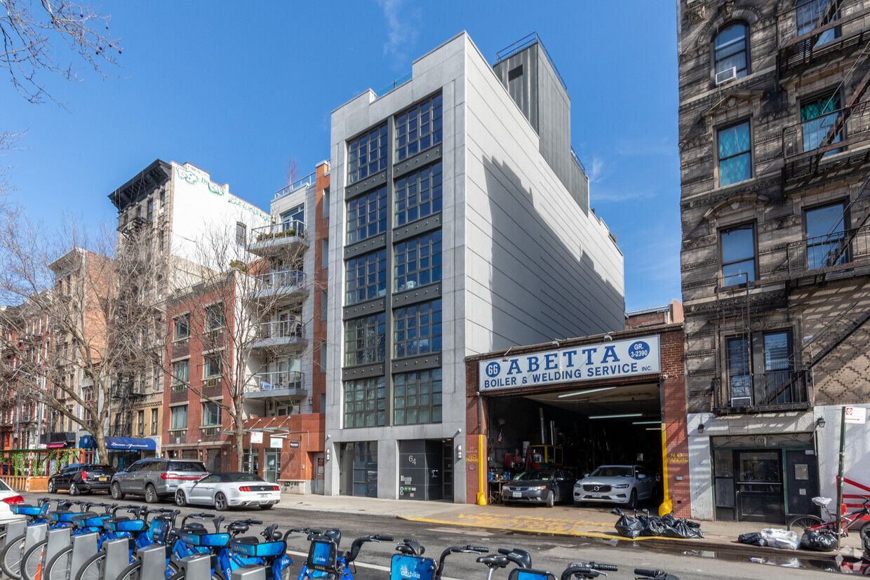Foto principal - 64 E 1st St