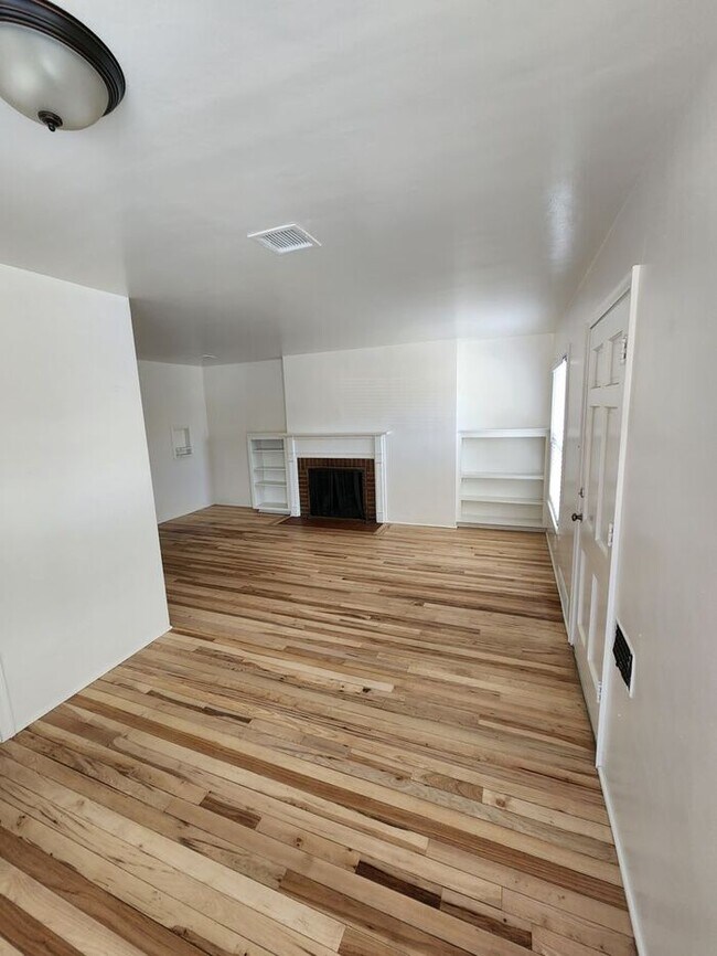 Foto del edificio - COMING SOON! NEWLY REMODELED UNIT!