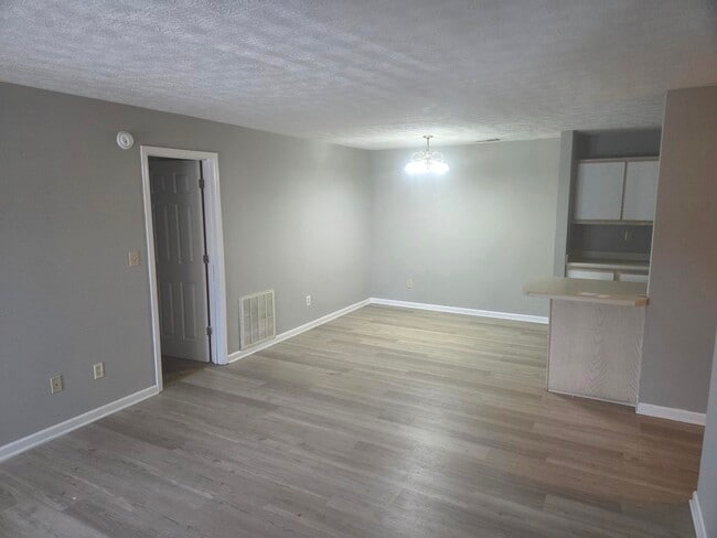 Foto del edificio - 450 Dabney Dr