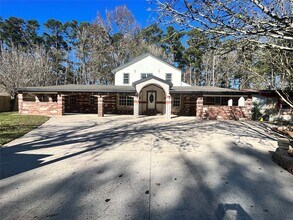 Building Photo - 10811 River Oaks Dr