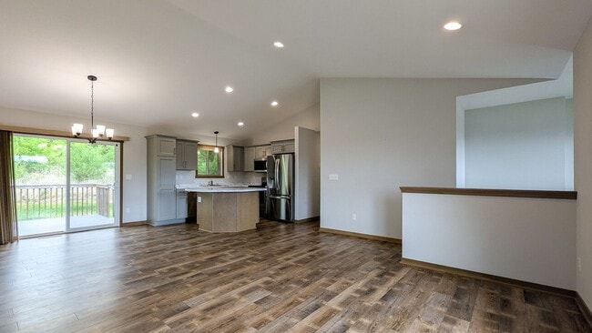 Building Photo - 4 bedroom, 3 bathroom Home
