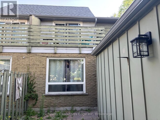 Building Photo - 322 Scottsdale Dr