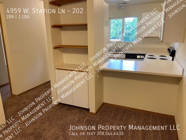 Building Photo - Upgraded 2BR Apartment with Central A/C an...