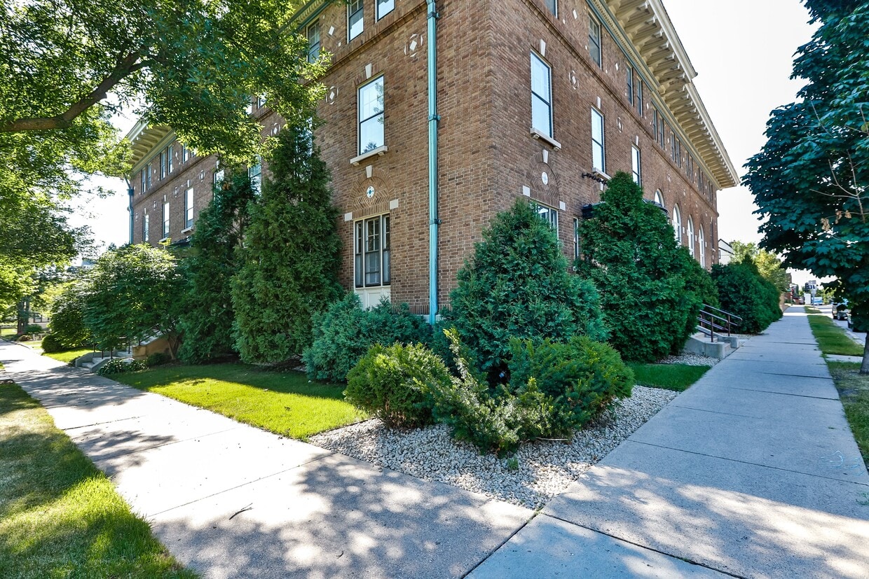 Primary Photo - The Clubhouse