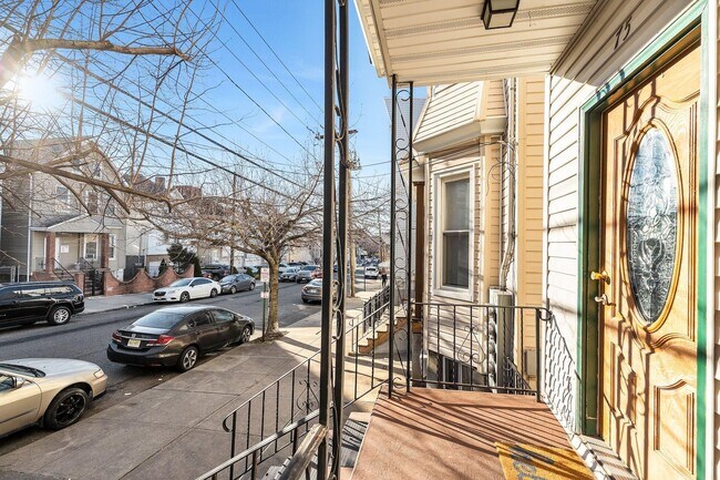 Foto del edificio - 75 Johnston Ave