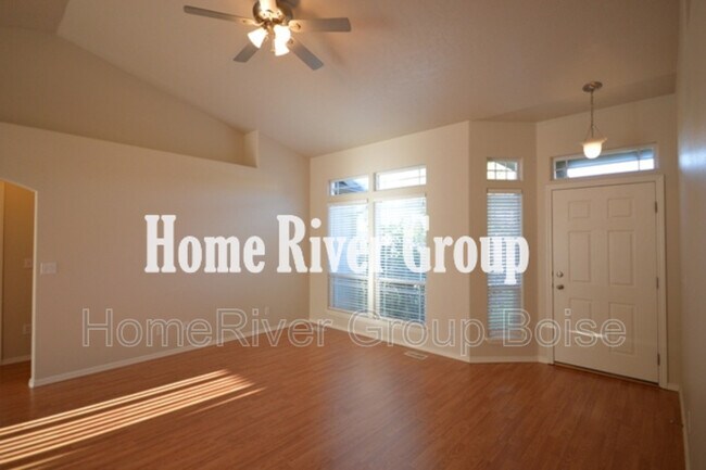 Foto del edificio - 2450 N Banstead Ave