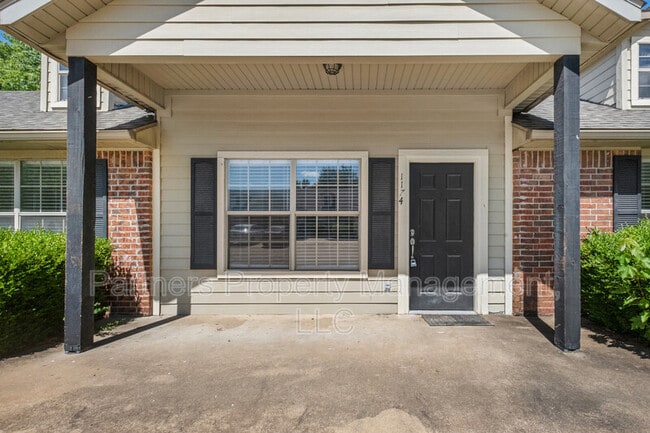 Building Photo - 1174 W Hendrix St