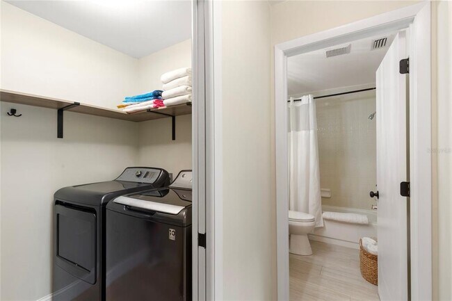 Building Photo - 3887 Catalina Dr