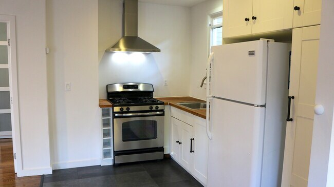 COCINA - 3526 London St