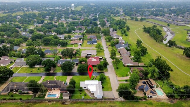 Building Photo - 5001 Glenhaven Dr