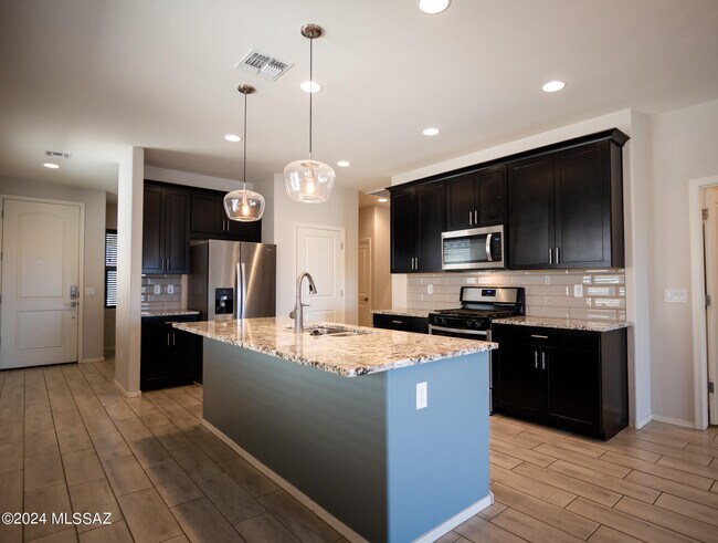 Building Photo - 14686 S Avenida Lago De Plata