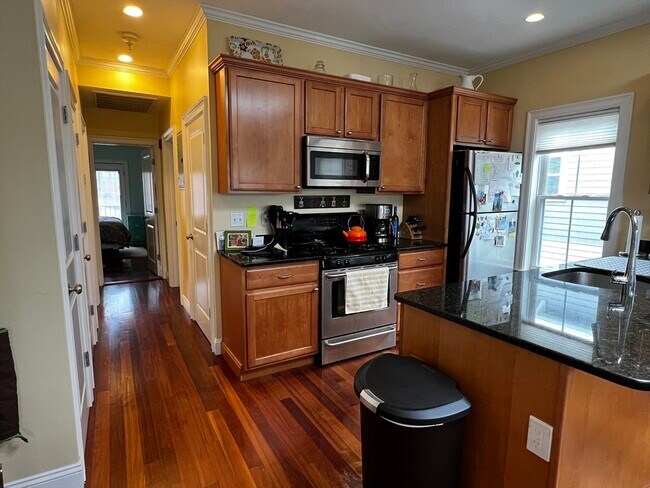 Building Photo - 35 Magnolia Ave