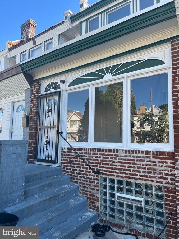 Foto del edificio - 6879 Forrest Ave