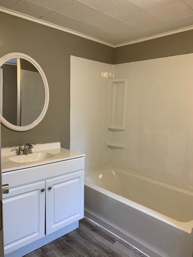 Foto del edificio - Recently Remodeled 2 bedroom 1 bathroom Home