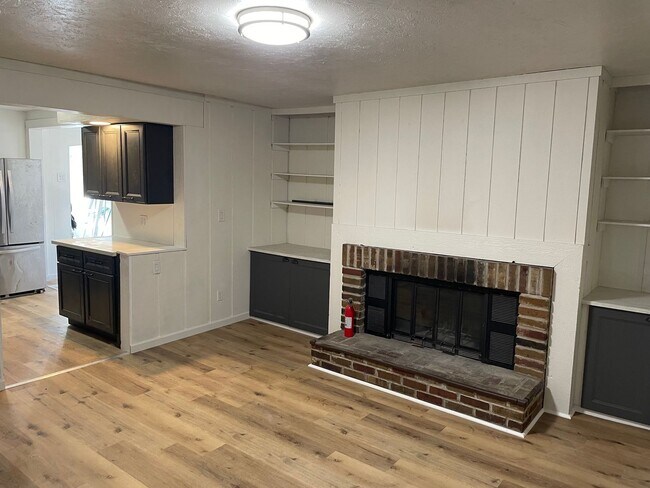 Foto del edificio - Newly Renovated 4-Bedroom Ranch with Basem...