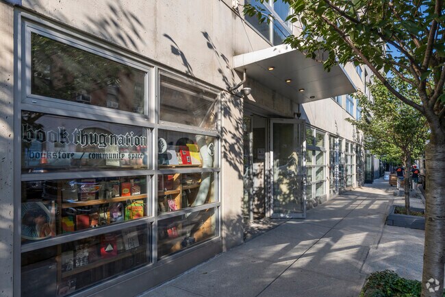 Foto del edificio - 100 N 3rd St
