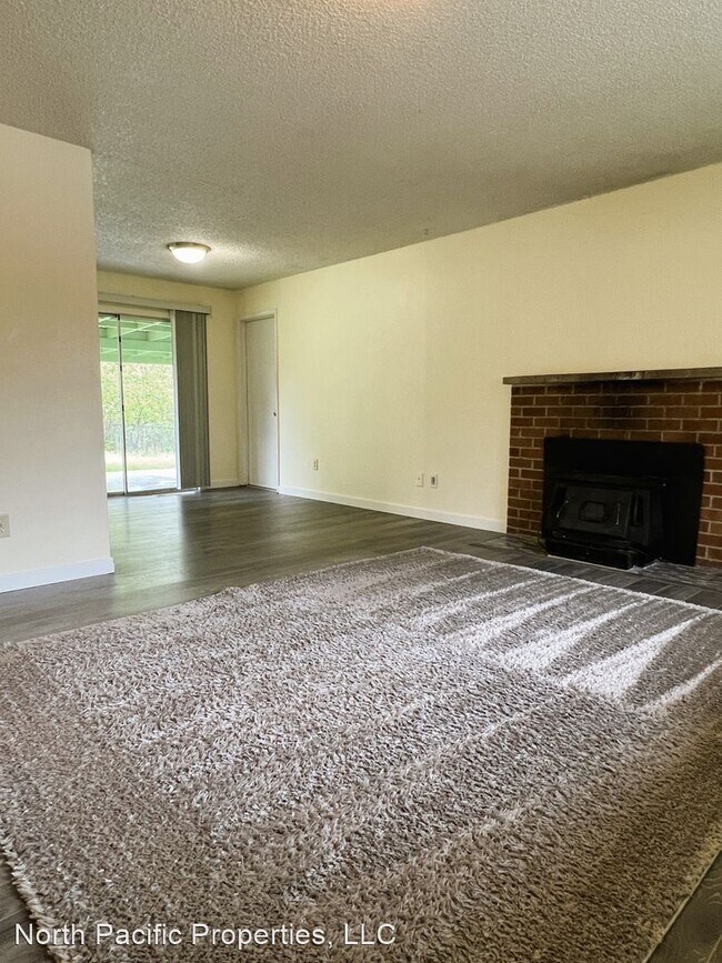 Foto del edificio - 3 br, 1 bath House - 16125 SE Petrovitsky Rd