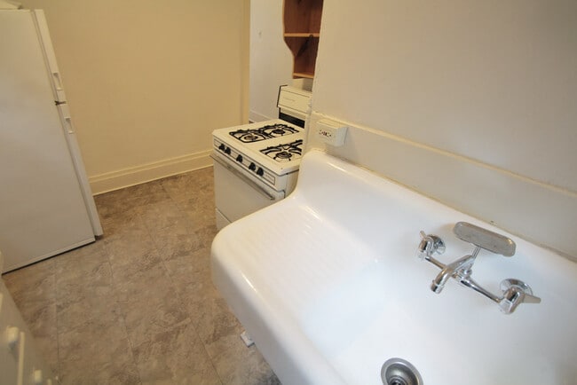 Building Photo - 609 Mifflin Ave