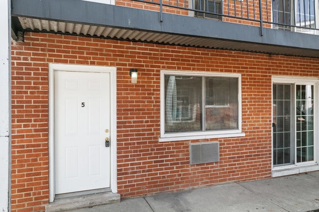 Building Photo - 323 N Princeton Ave