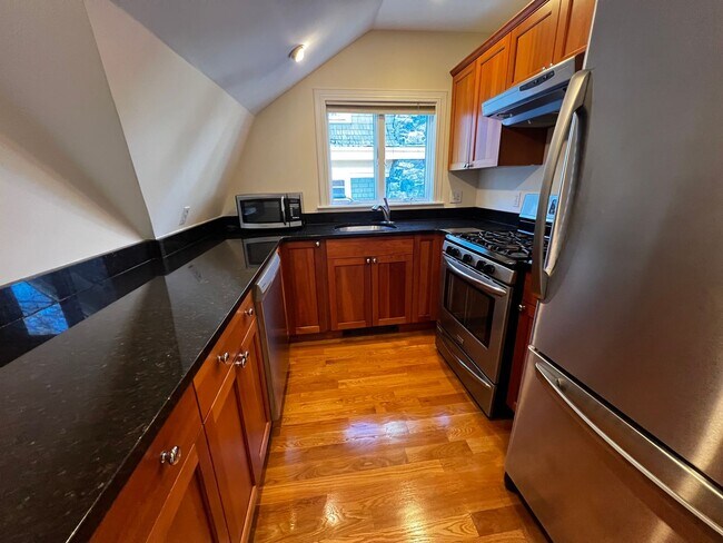 Building Photo - Must see huge 1 bed