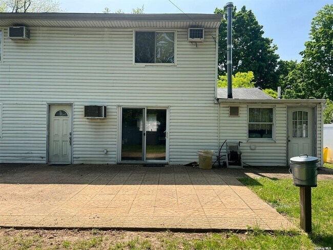 Building Photo - 92 Acre Ln