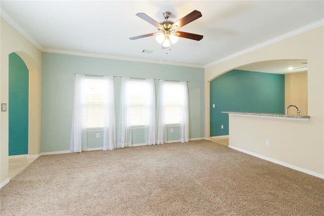 Building Photo - 18215 Hillingdon Ln