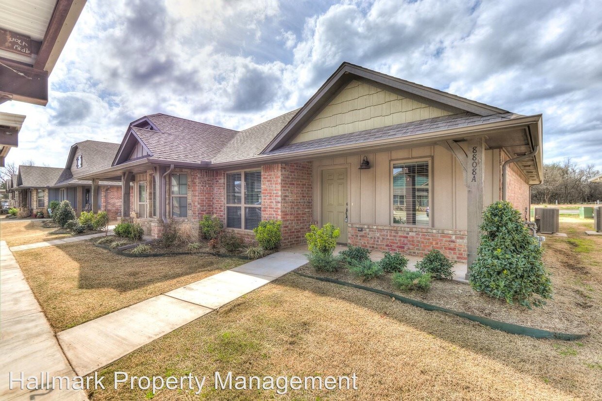 8808 SW 55th St, Oklahoma City, OK 73179 Room for Rent in Oklahoma