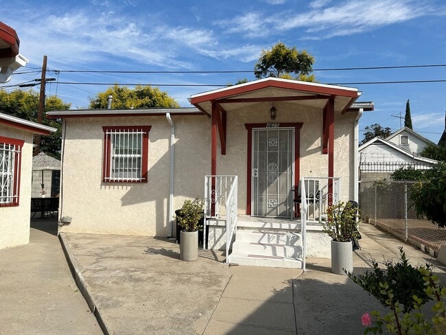 Building Photo - 4625 Kingswell Ave