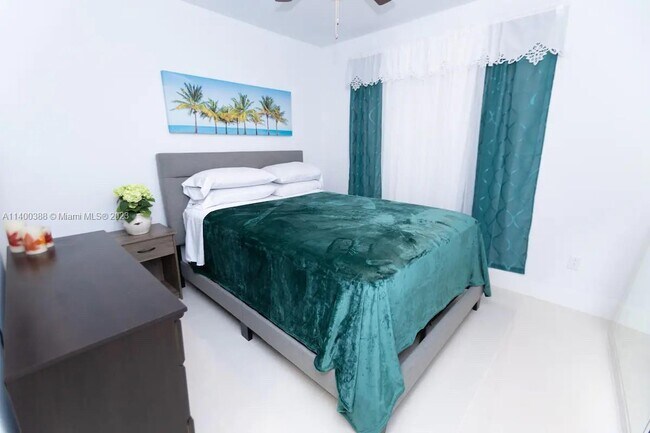 Foto del edificio - 3240 SW 17th St
