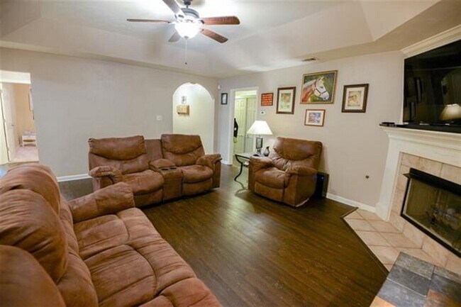 Foto del edificio - 8231 Charrington Forest Blvd