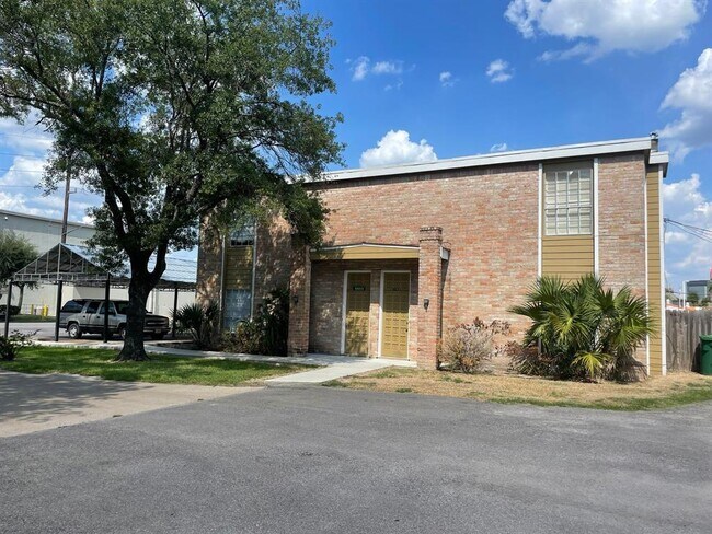 Building Photo - 5623 Val Verde St