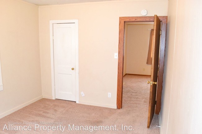 Foto del edificio - 4 br, 2 bath Apartment - 1529 Fair Ln.