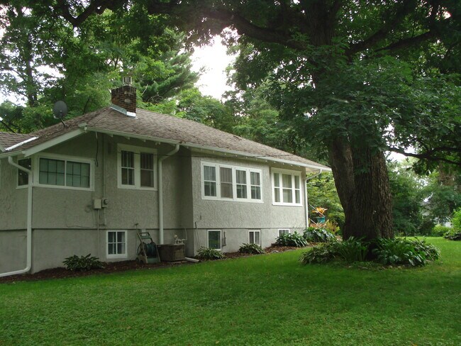 Foto del edificio - 324 Forest Ave