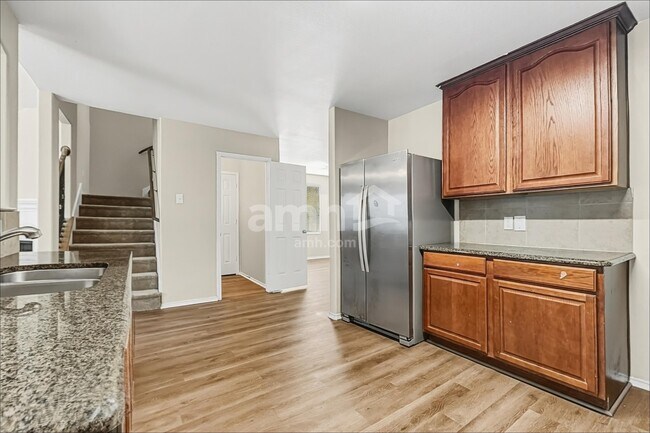 Foto del edificio - 429 Grant Ln