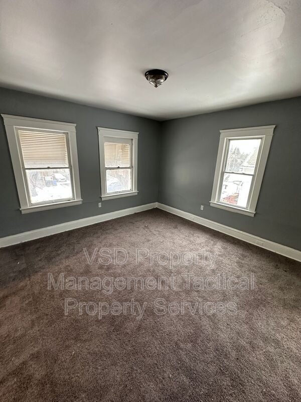 Foto del edificio - 3651 E 55th St