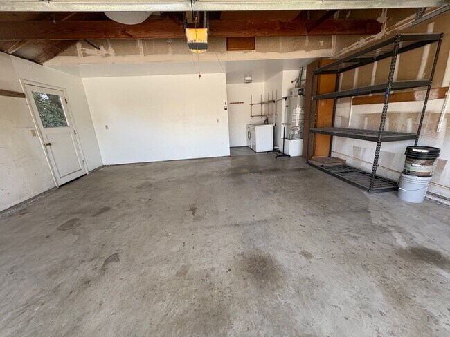 Foto del edificio - NW Visalia Home Rent Ready!